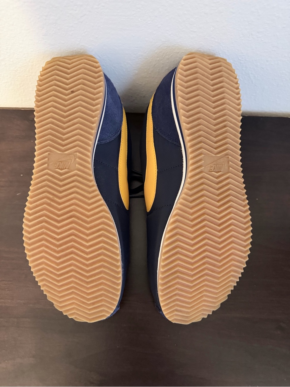 NIKE Women’s Size 10 Retro Suede Nylon Sneakers Navy Gold - Picture 7 of 7